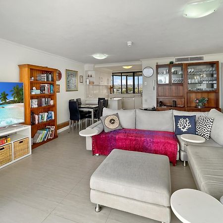 Apartamento Relaxing Escape: Pool, Tennis Court, Garden Terrace & Water Views Maroochydore Exterior foto