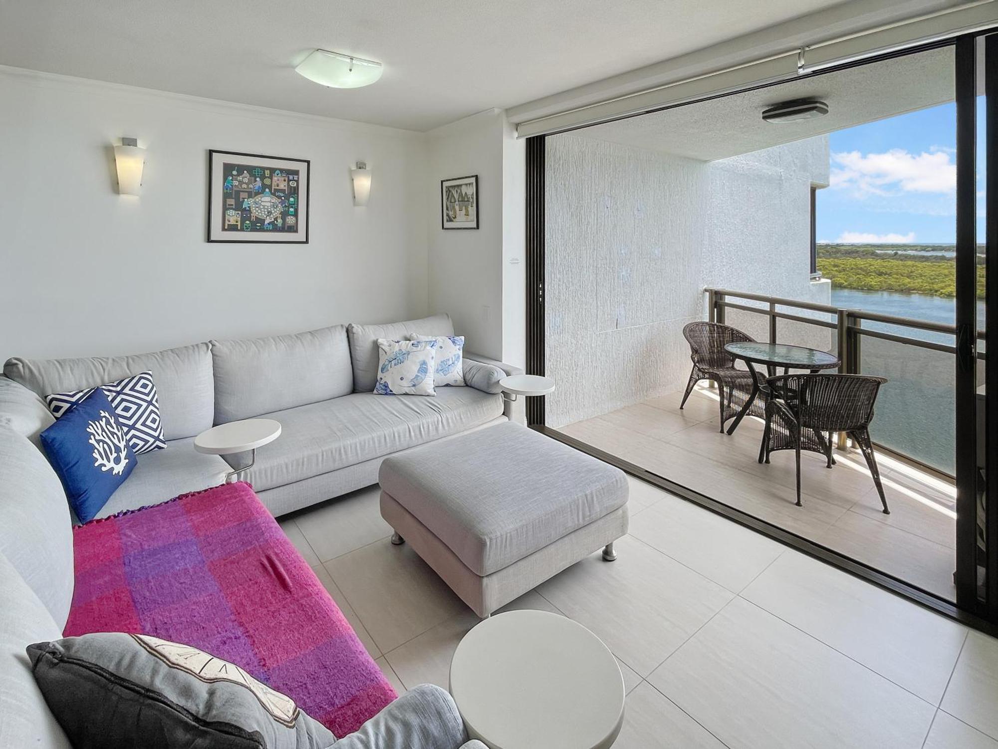 Apartamento Relaxing Escape: Pool, Tennis Court, Garden Terrace & Water Views Maroochydore Exterior foto